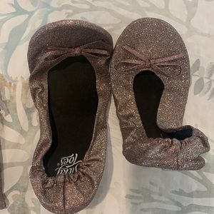 Portable foldable flat roll up ballet slippers,